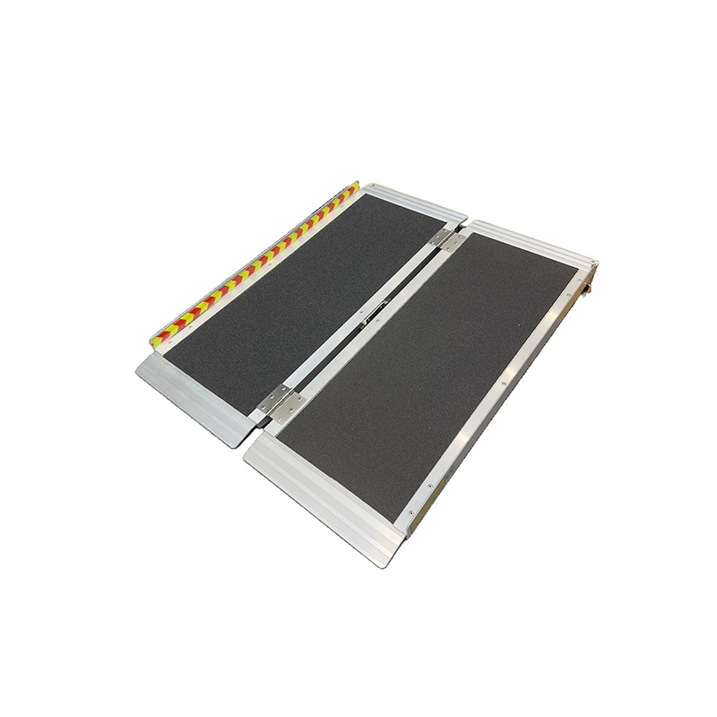 Folding Aluminum Wheelchair Ramp, Portable Anti‑Slip Threshold Ramp for Curb & Step Access